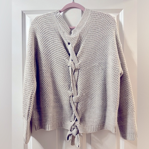 Express Gray sweater. Tie back. - Picture 2 of 4